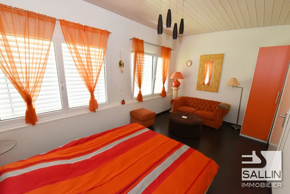 Ampia casa di 4½ locali con giardino e 2 posti auto esterni
