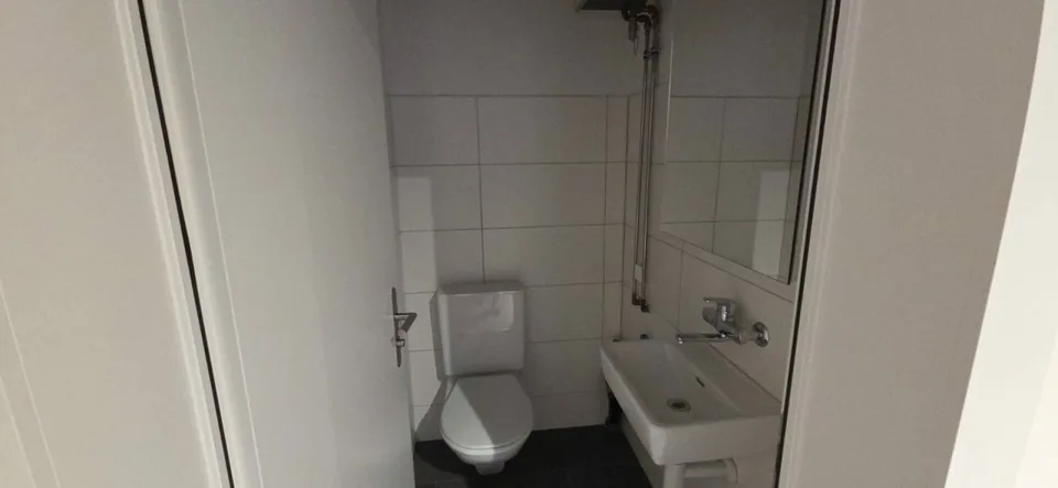 Spazio di locazione rinnovato direttamente alla stazione di Münsingen – nessun ristorante
