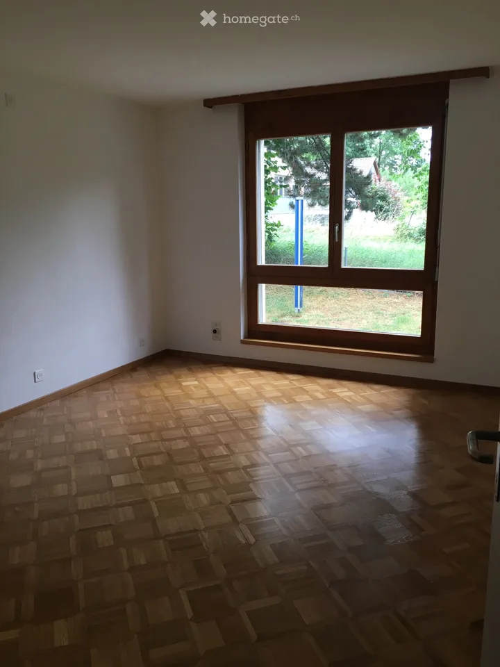 Schönes Apartment mit 4 1/2 Zimmern und großem Garten