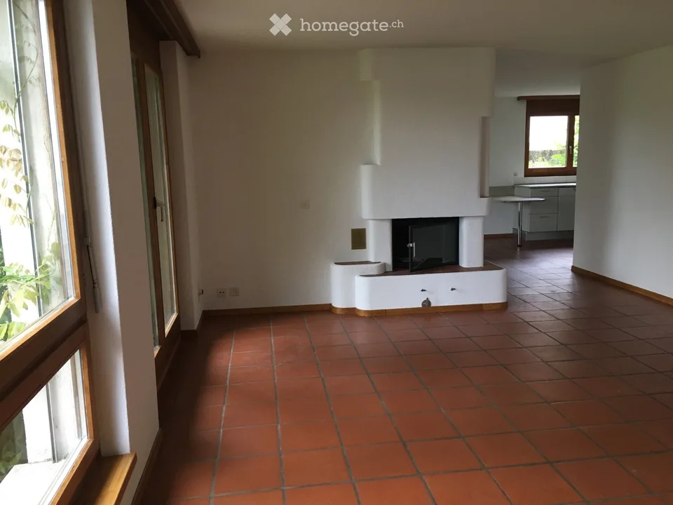 Schönes Apartment mit 4 1/2 Zimmern und großem Garten