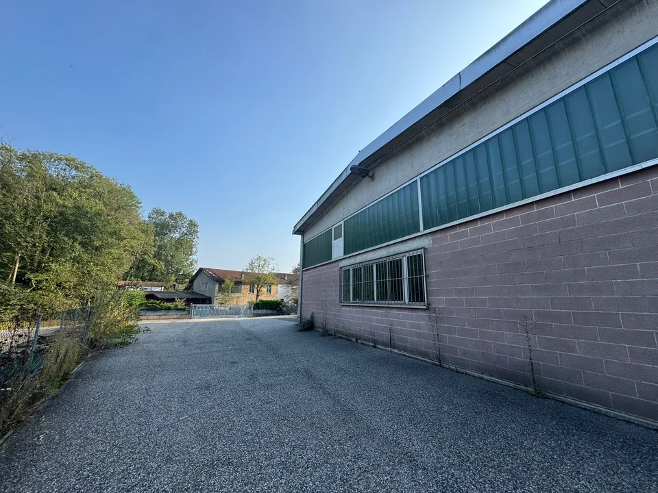 Spazio industriale di 1000 m² a Ligornetto - Perfetto per attività produttive