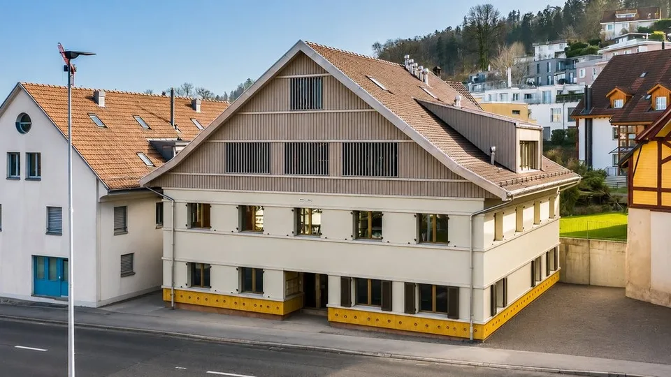 MODERNE UND GROSSZÜGIGE MAISONETTE WOHNUNG