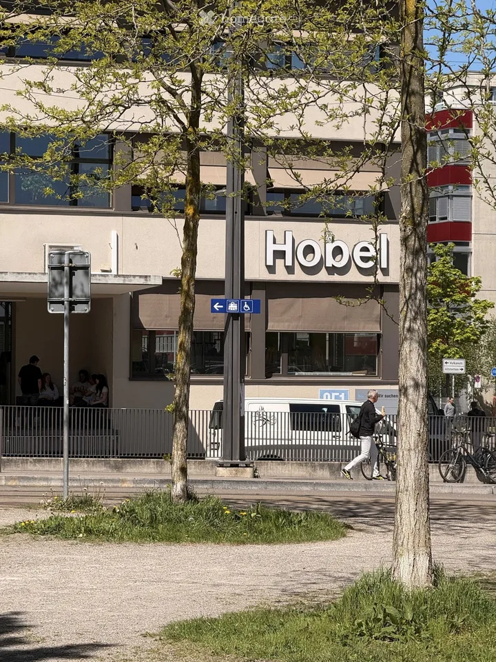 🚀 Spazio commerciale con posizione strategica a Zürich Altstetten (circa 50 m²)