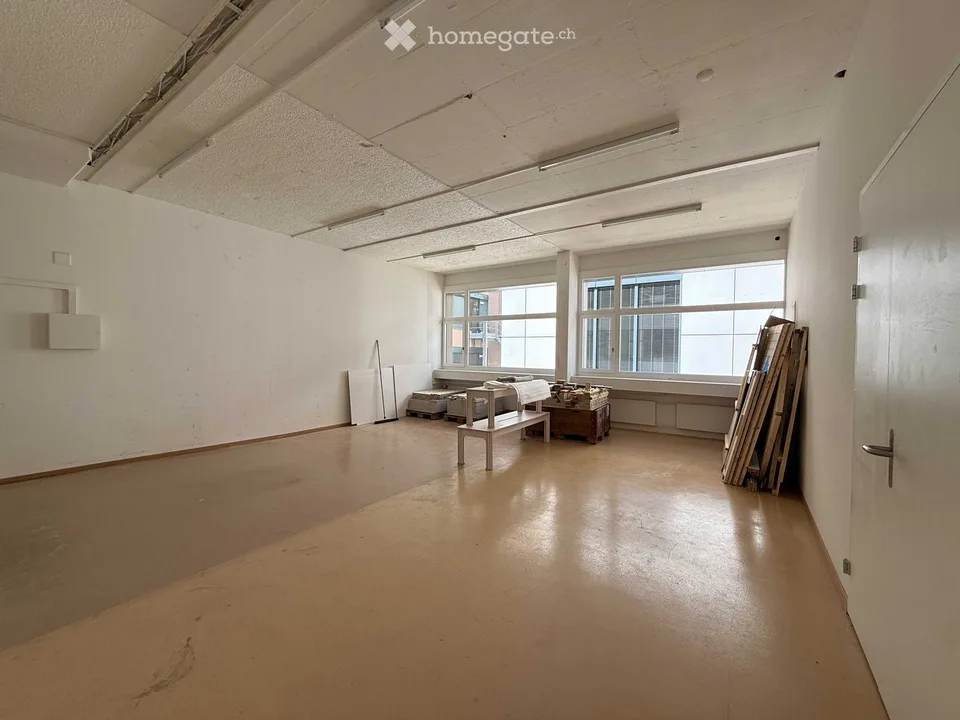 🚀 Spazio commerciale con posizione strategica a Zürich Altstetten (circa 50 m²)