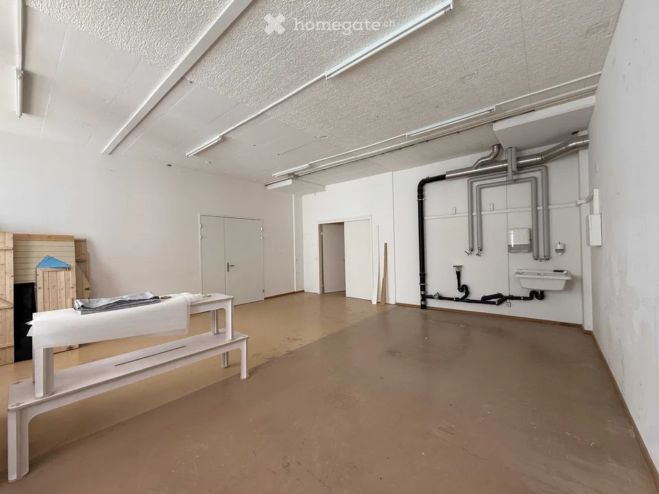🚀 Spazio commerciale con posizione strategica a Zürich Altstetten (circa 50 m²)
