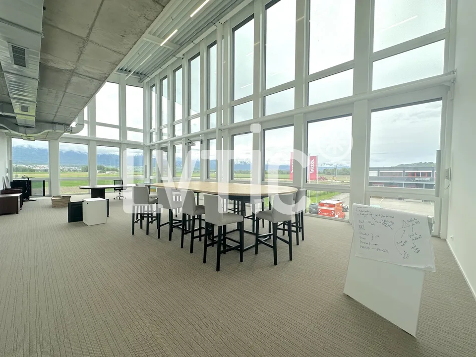Büros von 800 m2, aufteilbar ab 300 m2, zur Miete in Chavornay