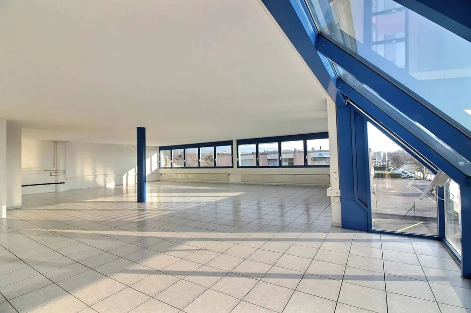 Schöne Gewerbefläche ideal in Gland gelegen
