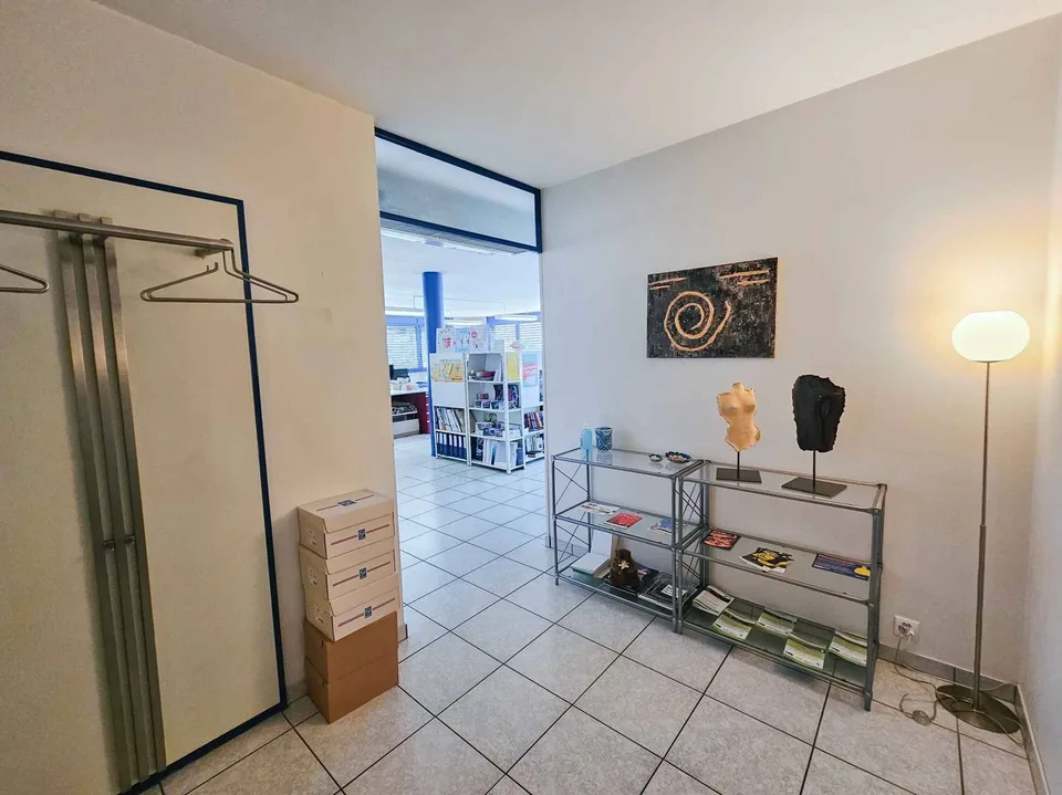 Schöne Gewerbefläche ideal in Gland gelegen – Foto 7 von 9