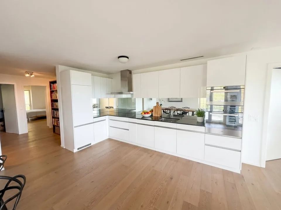 Geräumige 4.5-Zimmer-Wohnung mit Terrasse und atemberaubendem Seeblick