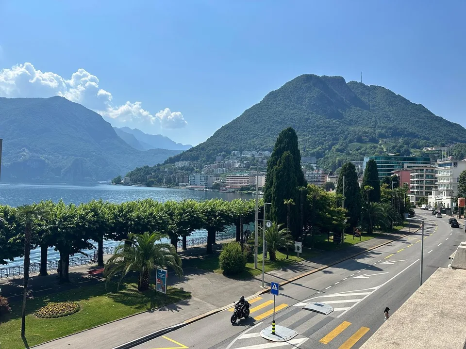 Appartement de haut standing à louer, front de lac de Lugano au 3ème étage