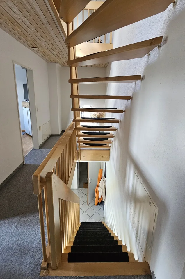 Habiter au bord du village / Maisonnette 3,5 pièces avec grenier ouvert