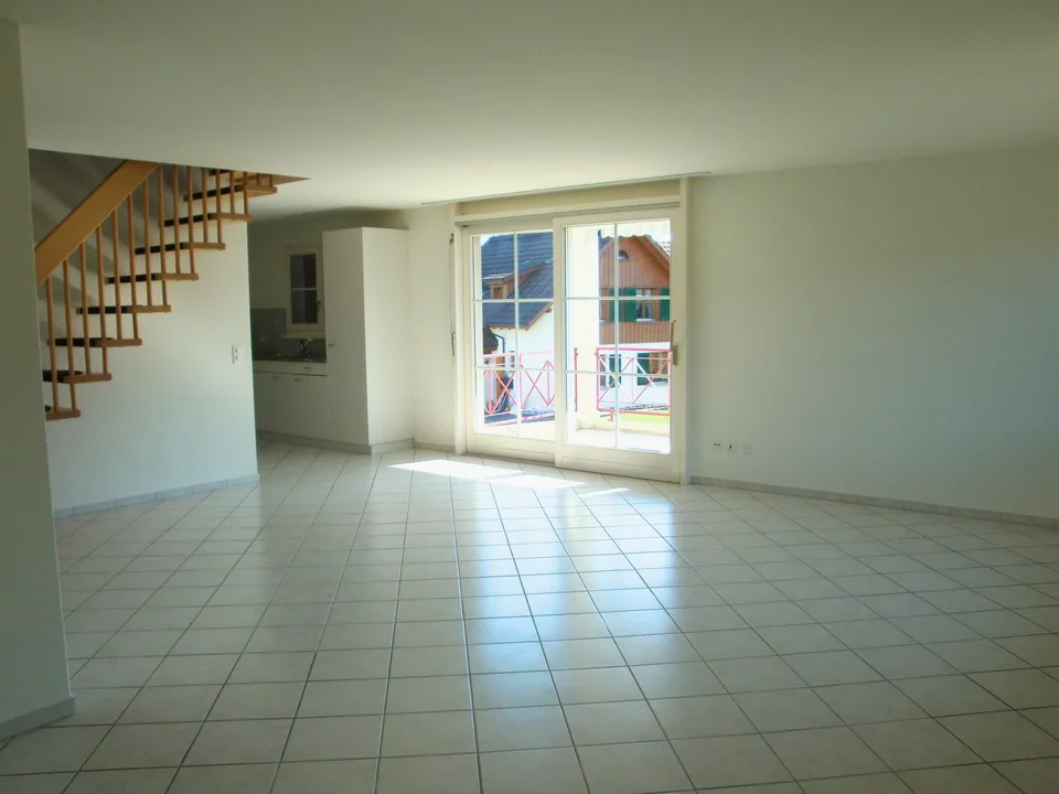 Habiter au bord du village / Maisonnette 3,5 pièces avec grenier ouvert