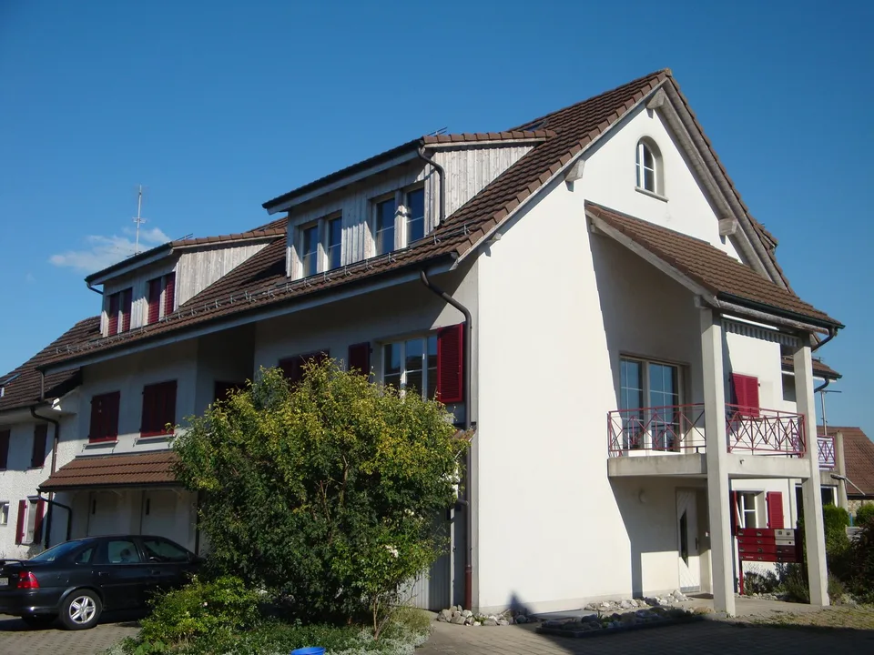 Habiter au bord du village / Maisonnette 3,5 pièces avec grenier ouvert
