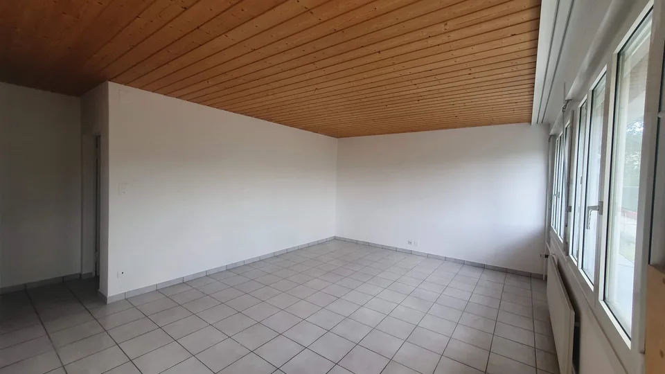 Charmanter Apartment mit 3.5 Zimmern und Balkon in Le Locle
