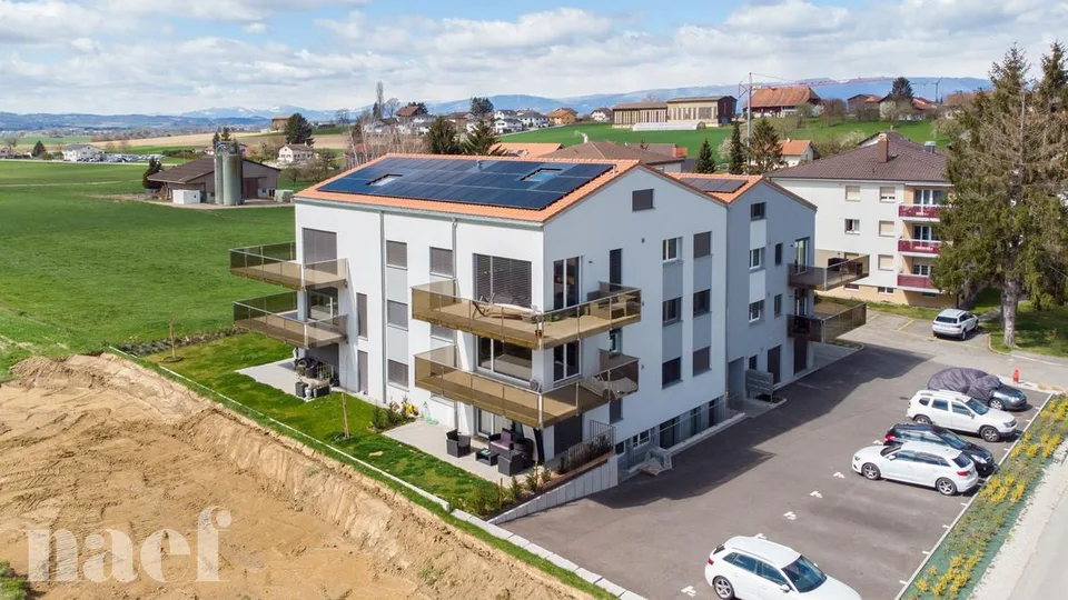 Dépôt, 1er sous-sol, 61m2, avec salle de douche à Dompierre !