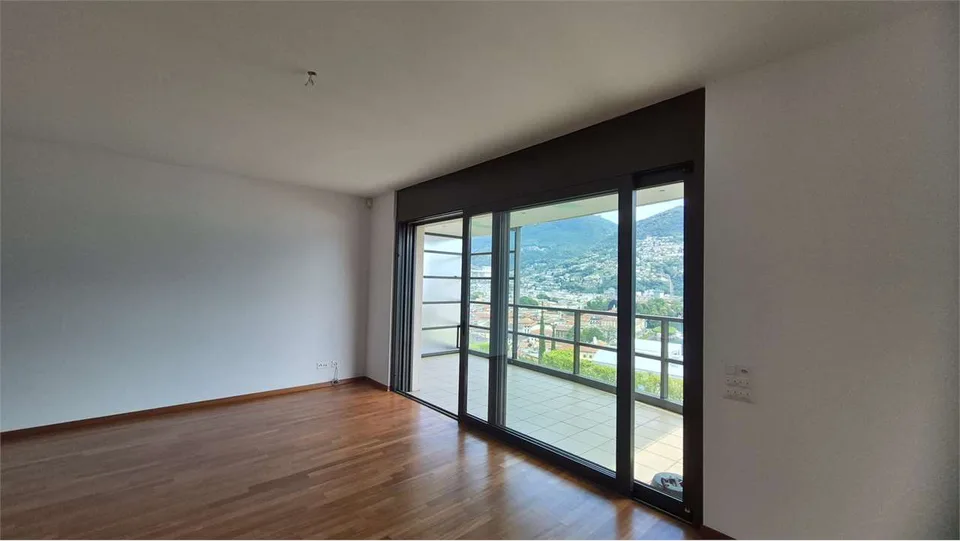 Prestigioso appartamento con vista lago