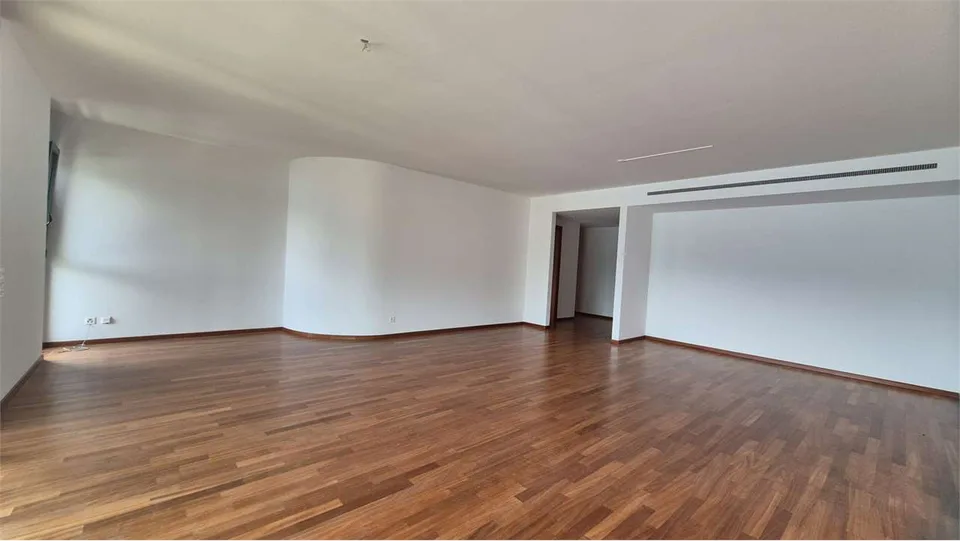Prestigioso appartamento con vista lago