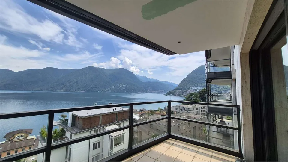 Prestigioso appartamento con vista lago
