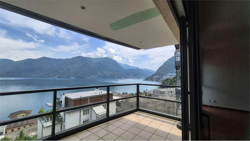 Prestigioso appartamento con vista lago