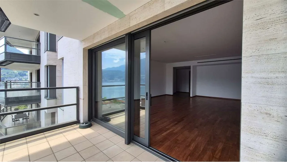 Prestigioso appartamento con vista lago