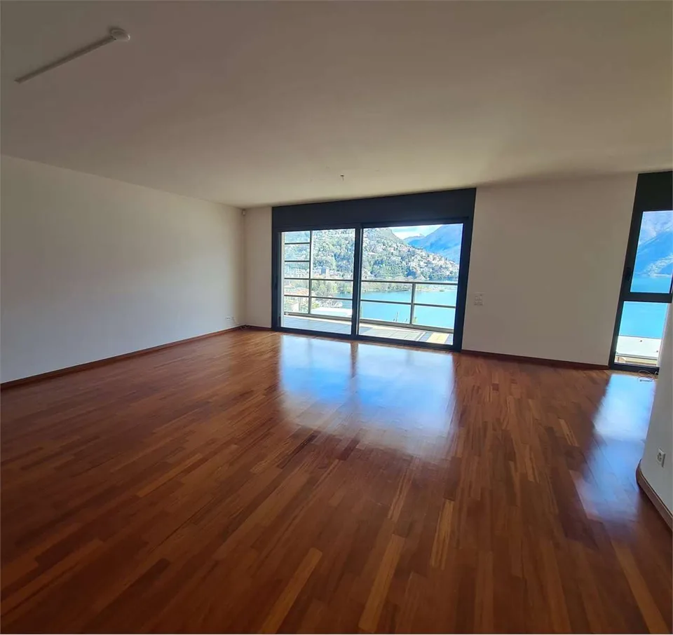 Prestigioso appartamento con vista lago – Foto 8 von 13