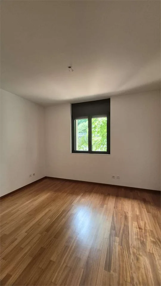 Prestigioso appartamento con vista lago – Foto 11 von 13