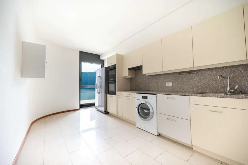 Prestigioso appartamento con vista lago – Foto 9 von 13