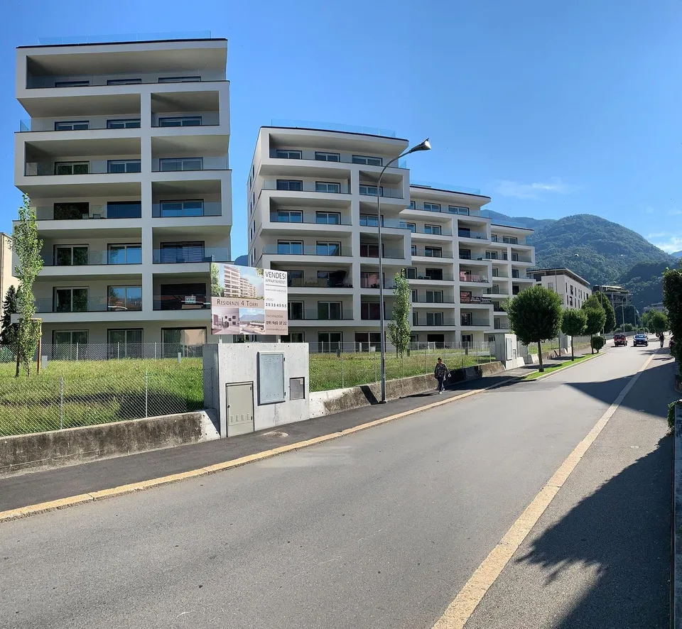 Posti auto coperti in autorimessa – Giubiasco, Viale Stazione