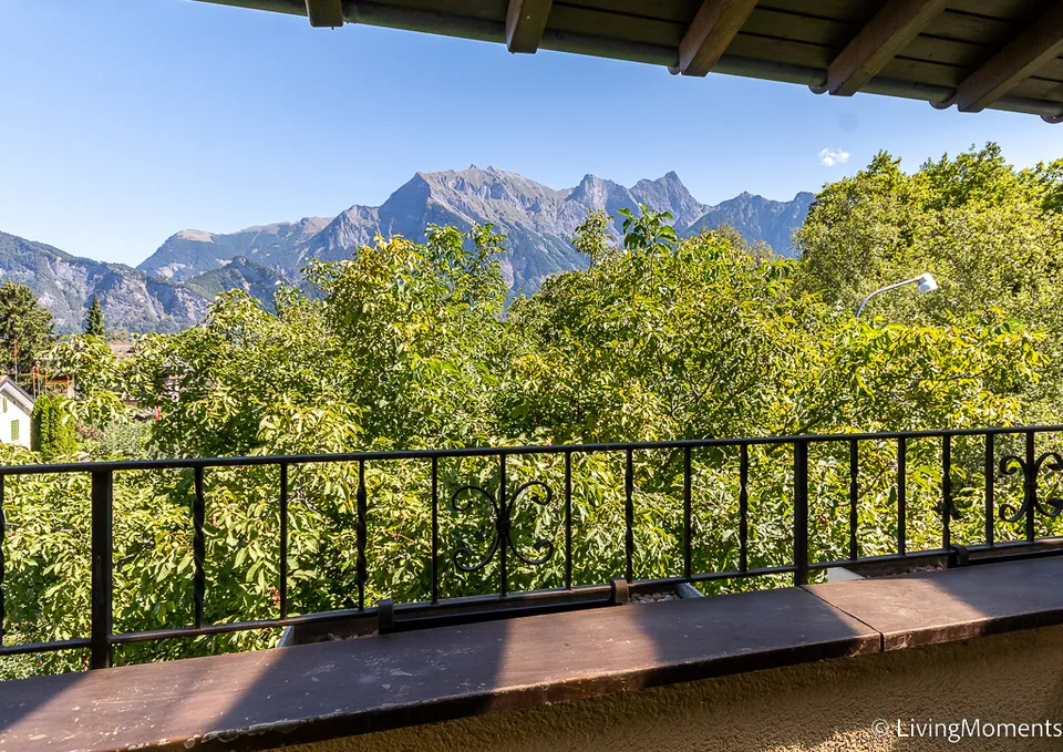 Camera arredata con balcone - in affitto mensile
