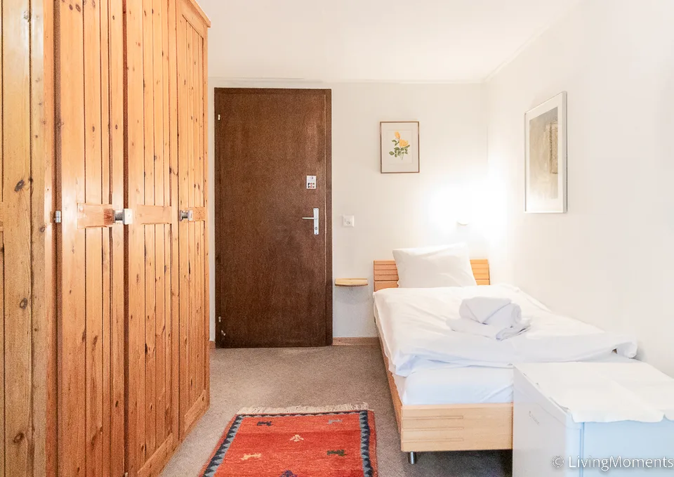 Möbliertes Zimmer mit Balkon - Zur Monatsmiete