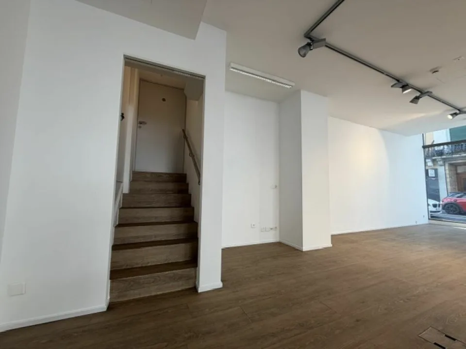Retail space on the ground floor southwest corner – photo 6 of 8