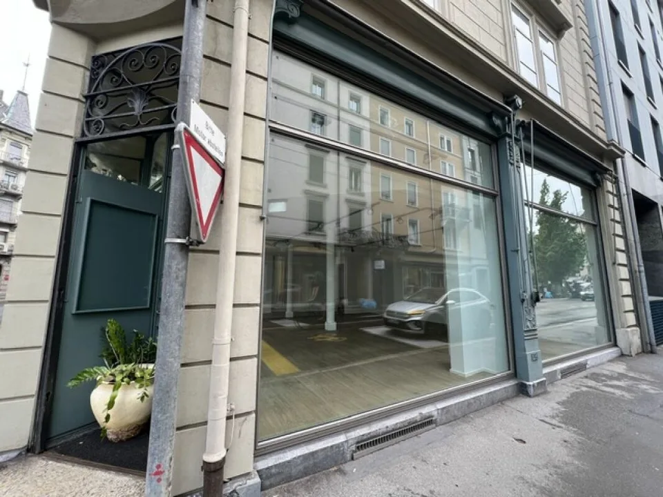 Retail space on the ground floor southwest corner