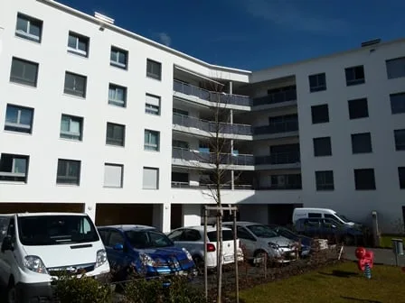 gedeckter Aussenparkplatz