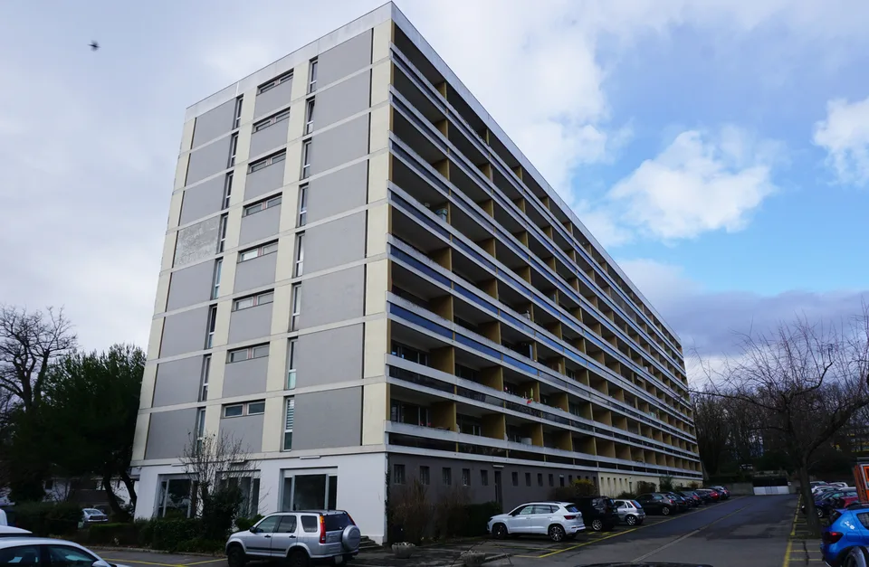 Place de parking extérieure.