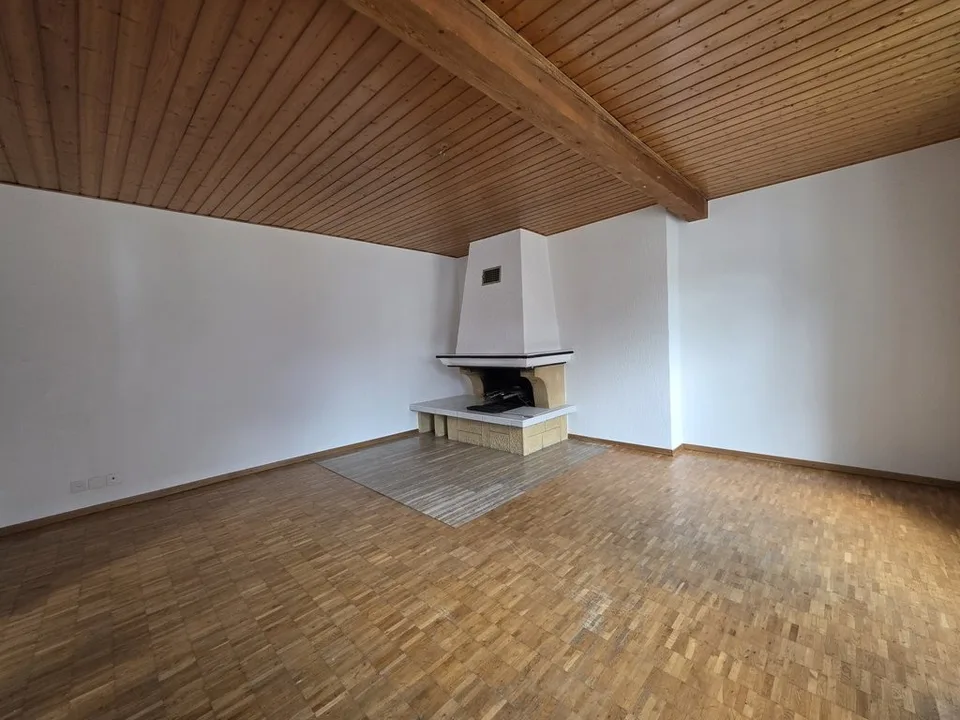 Spacieux 4,5 pièces de 92 m2 avec cheminée et cachet