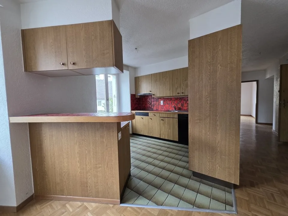 Geräumige 4,5-Zimmer-Wohnung mit 92 m2, Kamin und Charme