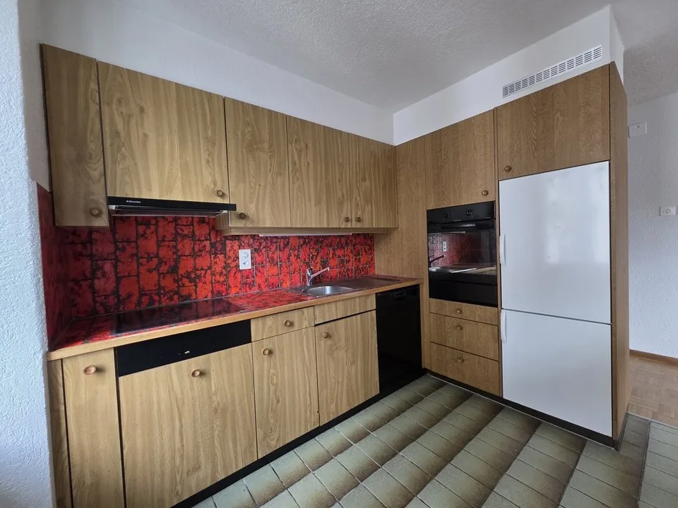 Geräumige 4,5-Zimmer-Wohnung mit 92 m2, Kamin und Charme