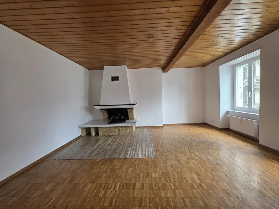 Geräumige 4,5-Zimmer-Wohnung mit 92 m2, Kamin und Charme