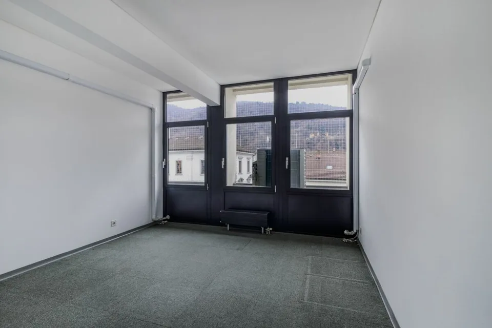 Büro im Zentrum von Chiasso gegenüber dem Bahnhof FFS