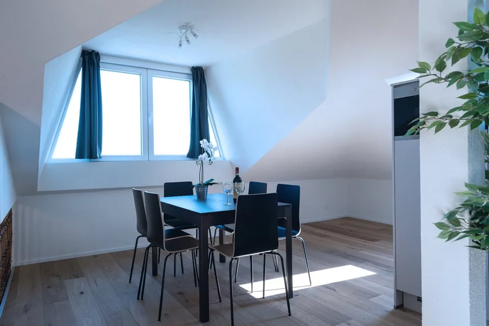 Helle 3 Zimmer Dachwohnung mit Aussicht in Zürich Wiedikon – foto 9 di 26