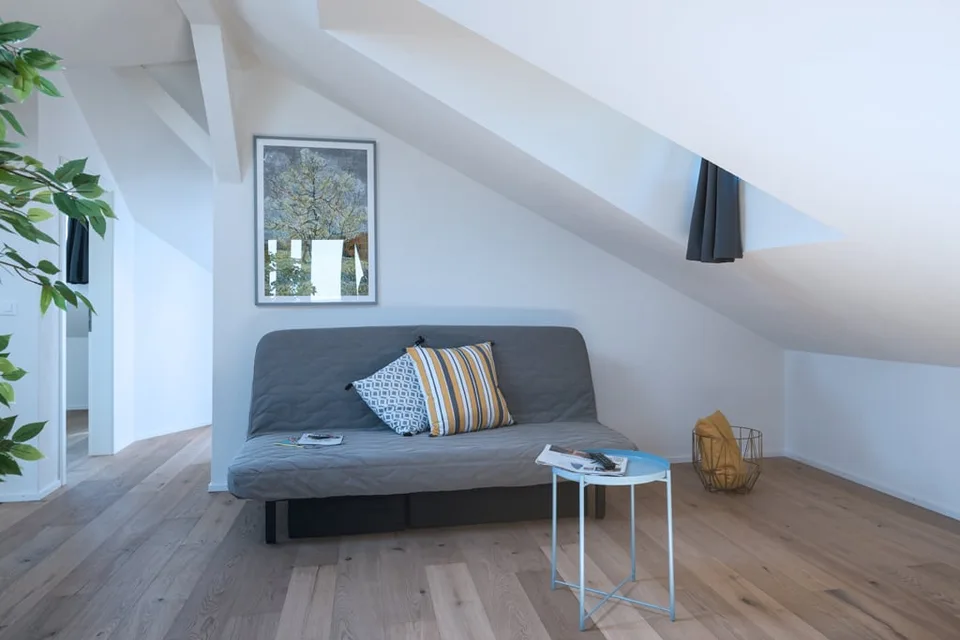 Helle 3 Zimmer Dachwohnung mit Aussicht in Zürich Wiedikon – foto 7 di 26