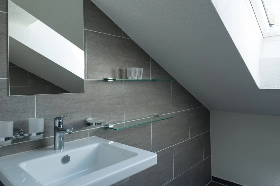 Helle 3 Zimmer Dachwohnung mit Aussicht in Zürich Wiedikon – foto 22 di 26