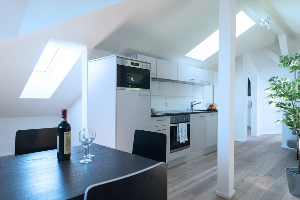 Helle 3 Zimmer Dachwohnung mit Aussicht in Zürich Wiedikon – foto 10 di 26
