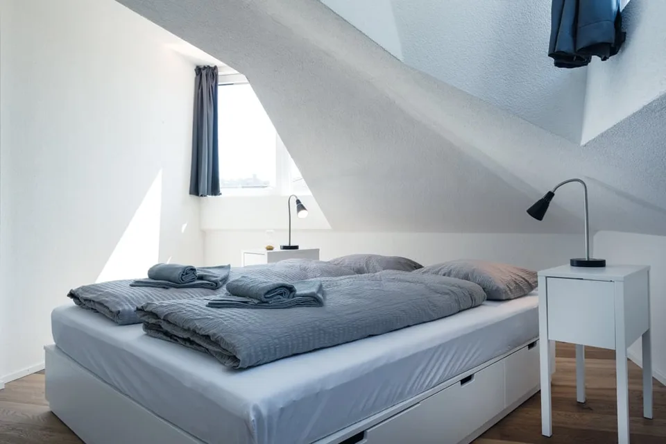 Helle 3 Zimmer Dachwohnung mit Aussicht in Zürich Wiedikon – foto 17 di 26
