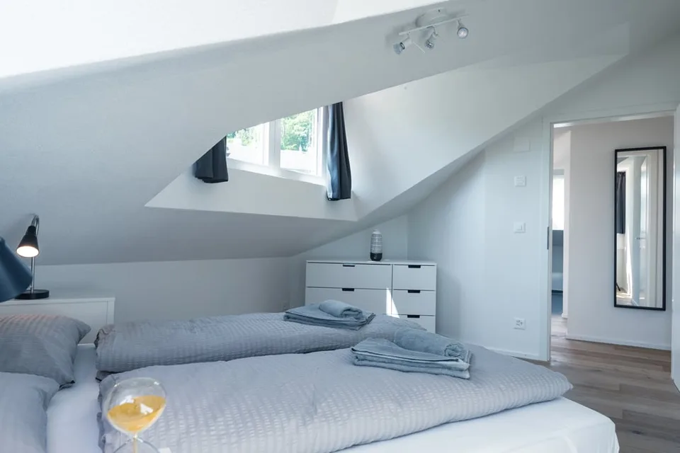Helle 3 Zimmer Dachwohnung mit Aussicht in Zürich Wiedikon – foto 18 di 26