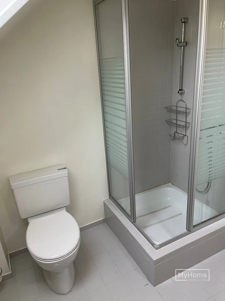Geräumige 6.5-Zimmer-Villa mit großem privatem Garten – Foto 12 von 12