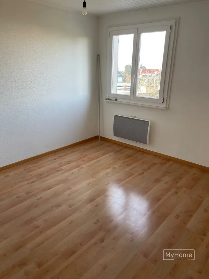Geräumige 6.5-Zimmer-Villa mit großem privatem Garten – Foto 9 von 12