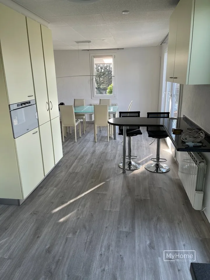 Geräumige 6.5-Zimmer-Villa mit großem privatem Garten – Foto 6 von 12