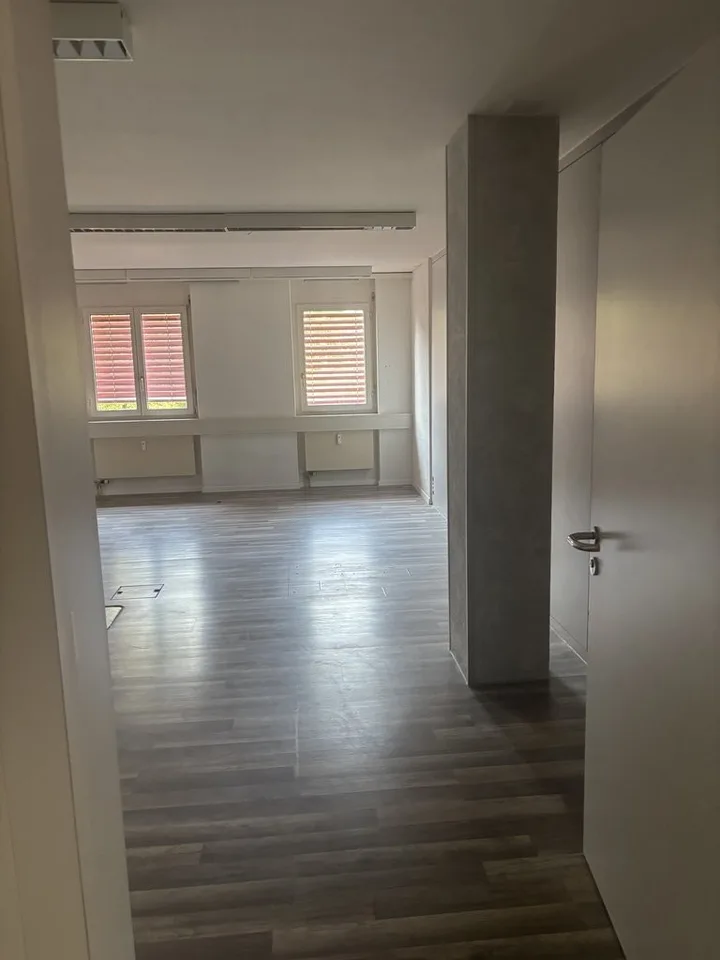 Schöner, heller Gewerberaum an guter Lage zu vermieten! – Foto 7 von 8