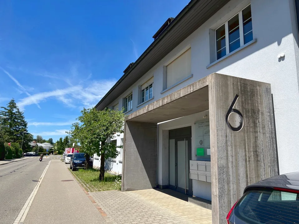 Helle und grosszügige Gewerberäume direkt am Greifensee